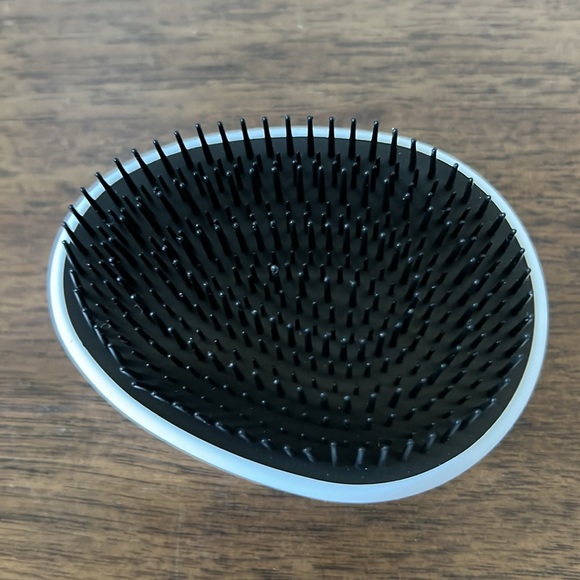 SpoiledChild Pocket Styling Brush & No Crease Hair Clips - Picture 4 of 5